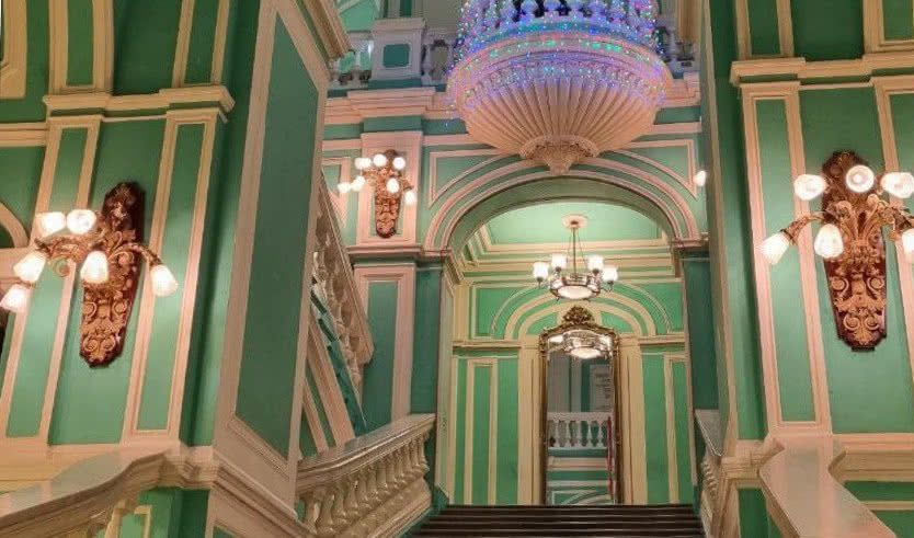 Парадная лестница – интерьерные от 780 рублей