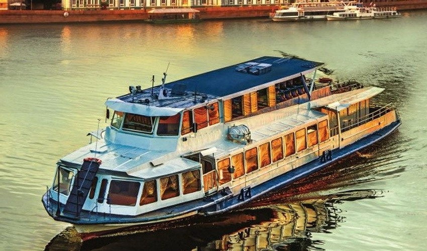 Теплоходная прогулка под разводными мостами