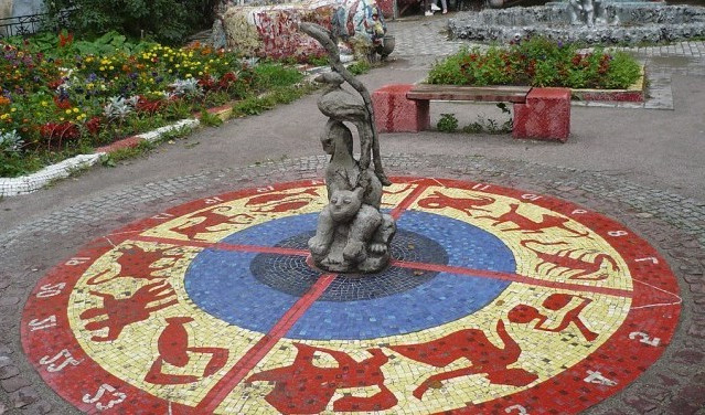 Легендарные дворы Петербурга (От Чернышевской к Мозаичному двору)