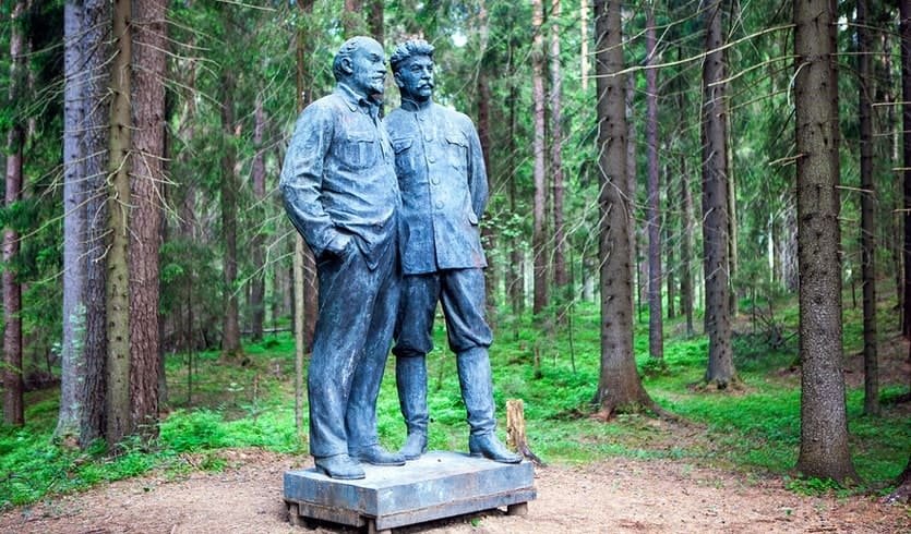 Скульптурная группа «Ленин и Сталин в Горках» – экскурсии и программы для детей от 2210 рублей