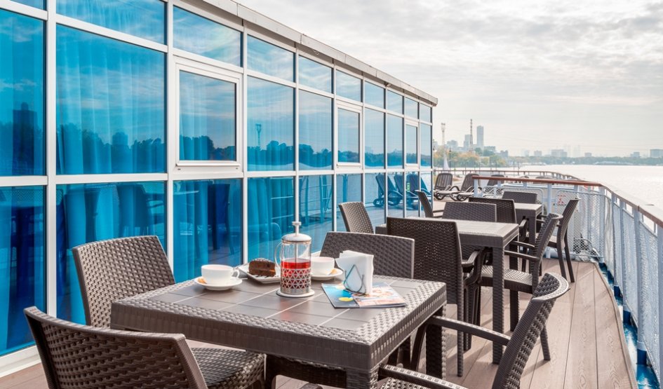 Зона отдыха на шлюпочной палубе Зона отдыха на шлюпочной палубе