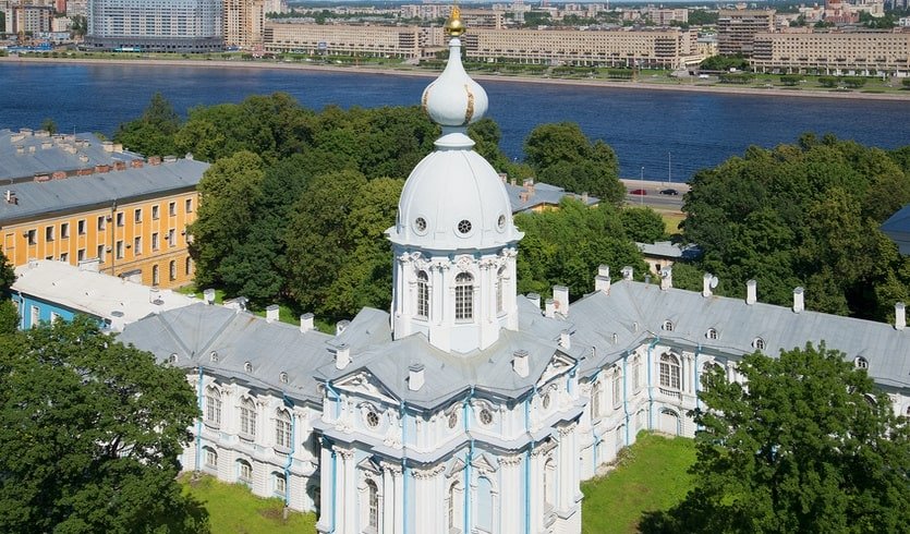 Вид на Свердловскую набережную – сборные экскурсии для школьников в Санкт-Петербурге от 650 рублей