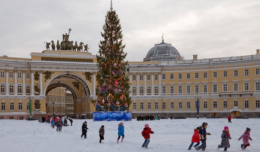 Новогодняя ель на Дворцовой площади  — Туры в СПб от 18070 рублей Новогодняя ель на Дворцовой площади  — Туры в СПб от 18070 рублей