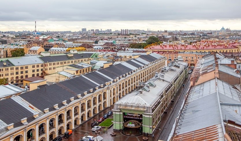 Вид сверху на Гостиный двор – пешеходные экскурсии от 800 рублей Вид сверху на Гостиный двор – пешеходные экскурсии от 800 рублей