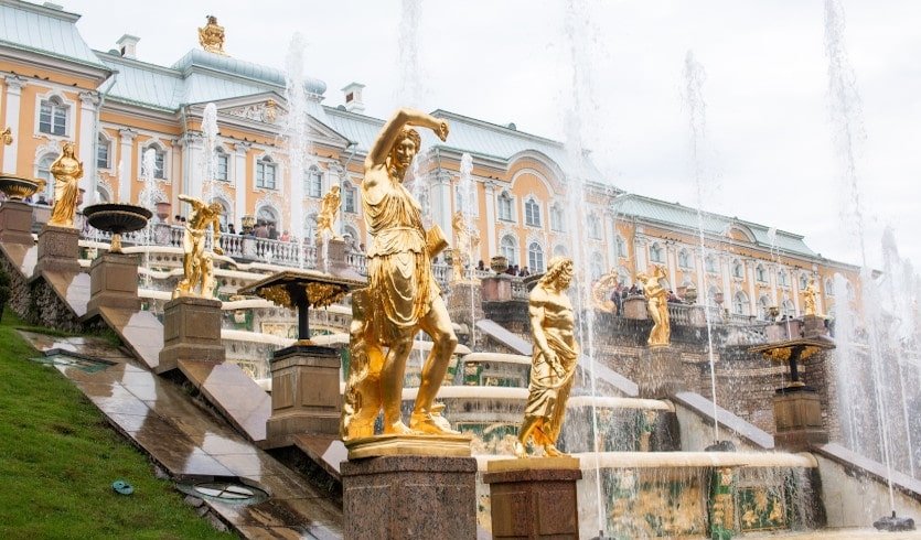 Дворцовый Петербург — фото № 5 — Photo by Elina Sitnikoval on Unsplash Дворцовый Петербург — индивидуальные туры в Петербург от 10500 руб.