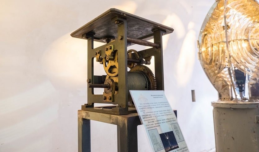 Механизм вращения иаячной линзы – автобусные загородные от 1700 рублей 