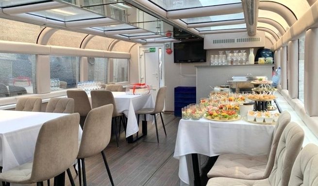 Основной зал – аренда теплохода в СПб от 8500 рублей