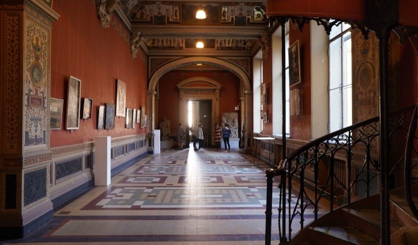 Интерьер Музея декоративно-прикладного искусства СПбГХПА им. Штиглица — индивидуальные экскурсии от 2070 руб.