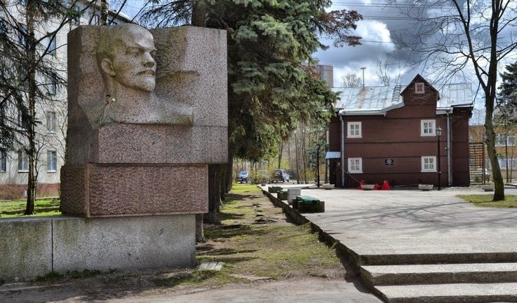 Бюст В. И. Ленина – пешеходные экскурсии от 800 рублей