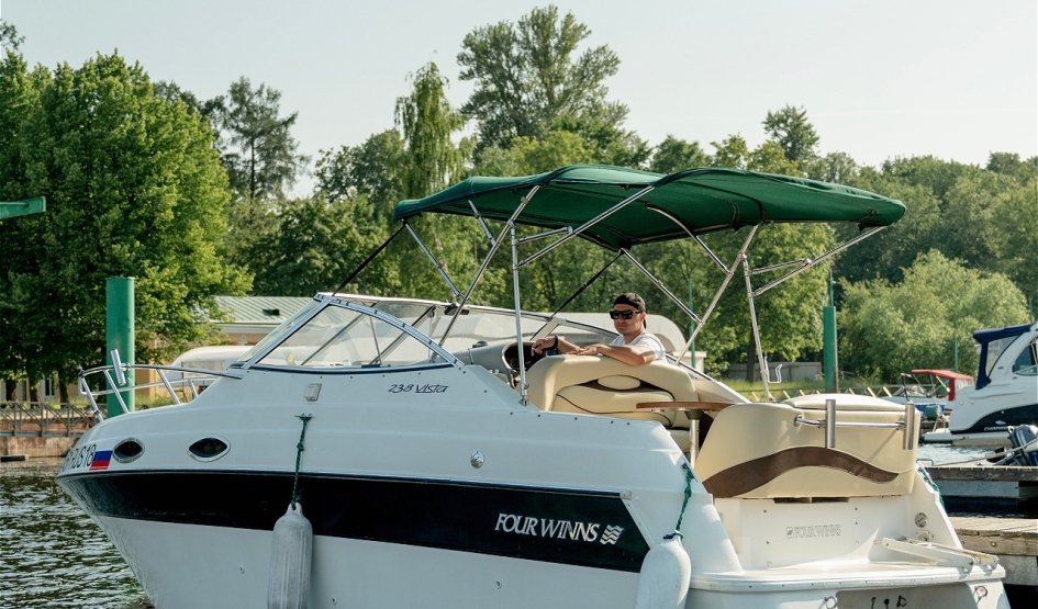 Катер Four Winns 238 Vista - Аренда катера в СПб от 6000 рублей Катер Four Winns 238 Vista - Аренда катера в СПб от 6000 рублей