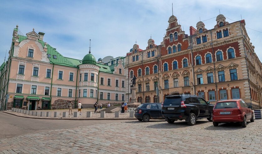 Площадь Старой Ратуши - Индивидуальные экскурсии в Санкт-Петербурге от 4650 рублей