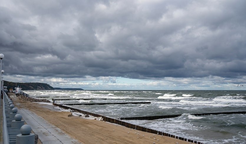 Фотосессия на Балтийском море осенью