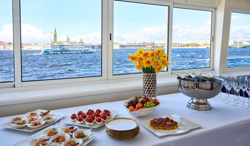 Теплоход «Глория» – аренда теплохода от 16000 рублей