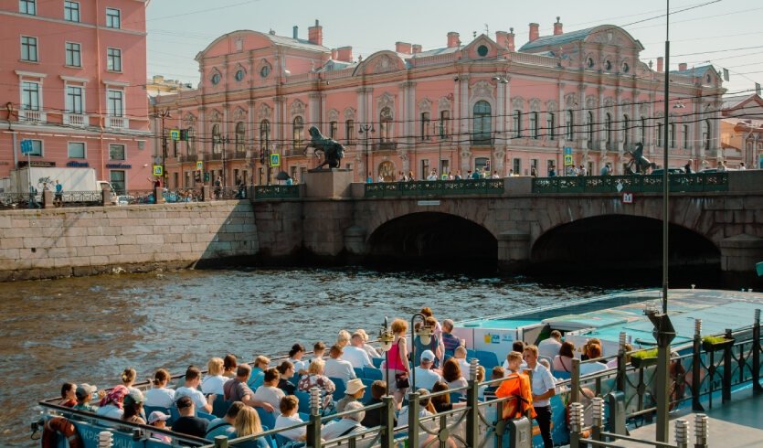 Anichkov Bridge – water excursions along rivers and canals Anichkov Bridge – water excursions along rivers and canals