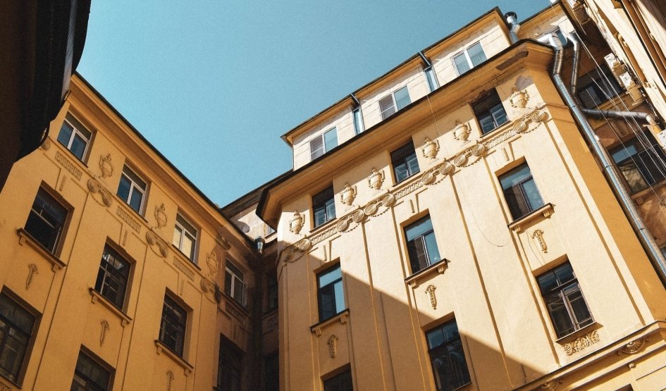 Легендарные дворы Петербурга (От Чернышевской к Мозаичному двору) – пешеходные экскурсии для заказных групп от 290 рублей