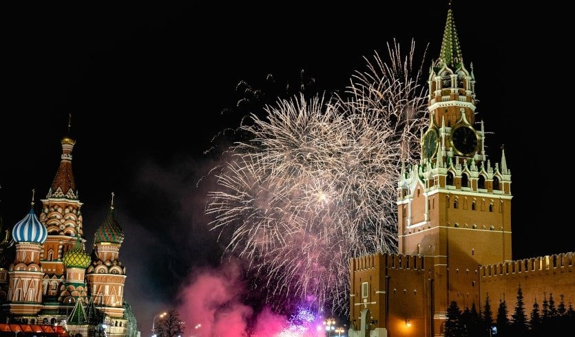 Новогодний город чудес — фото №1 — Photo by Viktor SOLOMONIK on Unsplash  Новогодний город чудес — туры в Москву от 14595 руб.