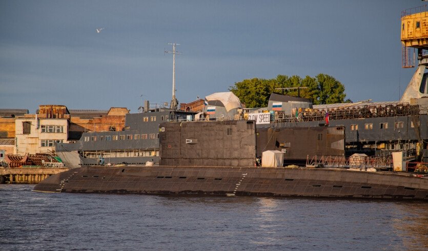 Подлодка в акватории Невы – водные экскурсии по рекам и каналам