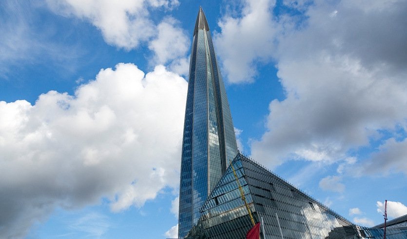 Вид на небоскрёб Лахта Центр в Санкт-Петербурге – водные экскурсии по рекам и каналам от 1000 рублей