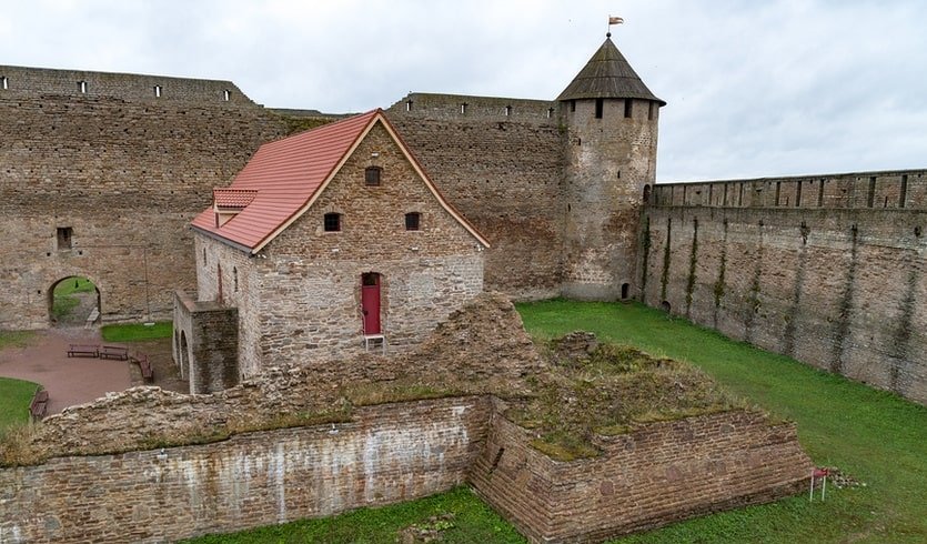 Музей в Ивангородской крепости – туры по Северо-Западу от 1990 рублей Музей в Ивангородской крепости – туры по Северо-Западу от 1990 рублей