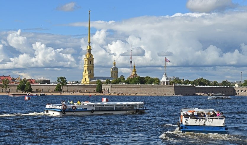 Река Нева – сборные туры в Санкт-Петербург