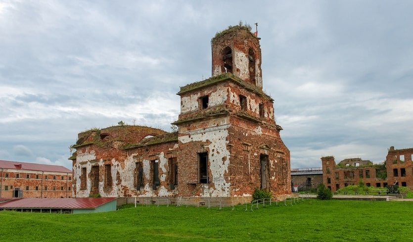 Руины собора Рождества Иоанна Предтечи – экскурсии и программы для детей от 1410 рублей