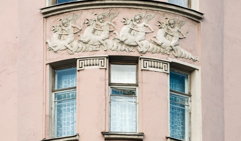 Три окна дома в Фонарном переулке – пешеходные экскурсии от 600 рублей