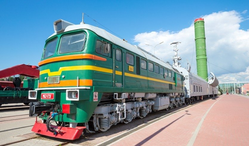 Тепловоз М62 с боевым железнодорожным ракетным комплексом – сборные экскурсии, мастер-классы, квесты для школьников в Санкт-Петербурге от 1200 рублей