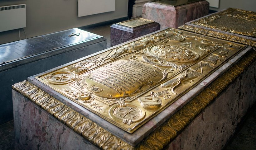 Любовные истории царского дома (с посещением некрополя Александро-Невской Лавры) — фото № 5 — Фотобанк Лори / Сергей Афанасьев Любовные истории царского дома (с посещением некрополя Александро-Невской Лавры) — автобусная экскурсия