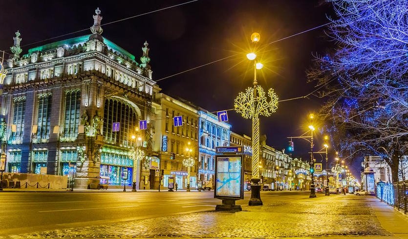 Ночной вид Невского проспекта - Сборные экскурсии для школьников в Санкт-Петербурге