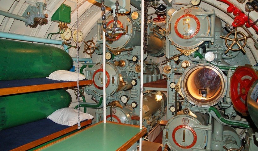 Интерьер подводной лодки, торпедные аппараты – Сборные экскурсии, мастер-классы, квесты для школьников в Санкт-Петербурге от 1050 рублей 