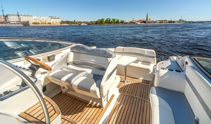 Интерьер катера – аренда катера в СПб от 20000 рублей Интерьер катера – аренда катера в СПб от 20000 рублей