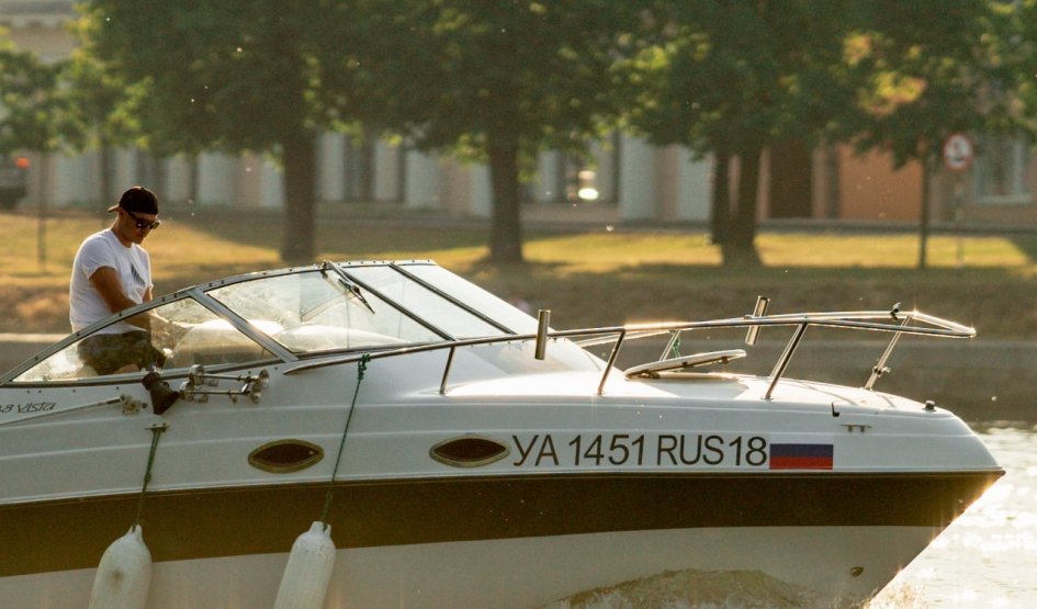 Катер Four Winns 238 Vista - Аренда катера в СПб от 6000 рублей Катер Four Winns 238 Vista - Аренда катера в СПб от 6000 рублей