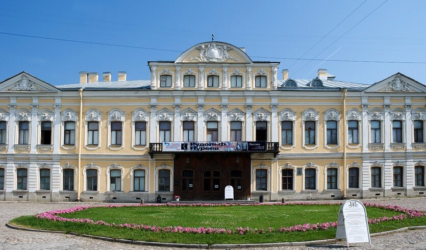 Анна Ахматова в Петербурге и Царском Селе (для групп) – автобусные экскурсии для организованных групп