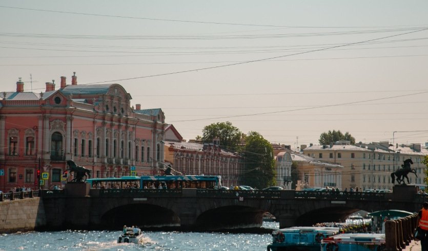 Аничков мост – водные экскурсии по рекам и каналам от 600 рублей