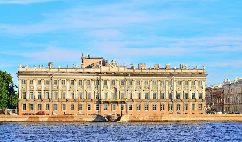 Вид с реки Нева на Мраморный дворец – пешеходные экскурсии от 600 рублей