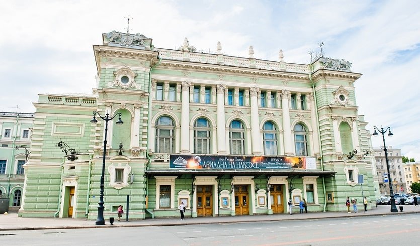 Здание Мариинского театра – автобусные экскурсии от 1700 рублей