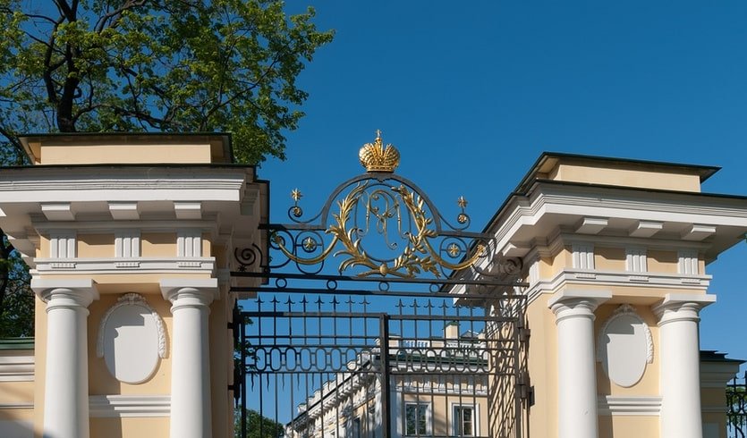 Забытая императорская резиденция. Вокруг Каменноостровского дворца и храма Иоанна Крестителя – фото №3 – Фотобанк Лори/ Румянцева Наталия  Забытая императорская резиденция. Вокруг Каменноостровского дворца и храма Иоанна Крестителя – Пешеходные экскурсии от 600 рублей