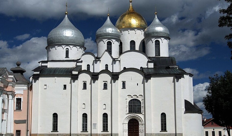 Софийский собор – туры в Новгородскую область от 12390 рублейЯркие выходные: Великий Новгород и Старая Русса – туры в Новгородскую область от 12390 рублей