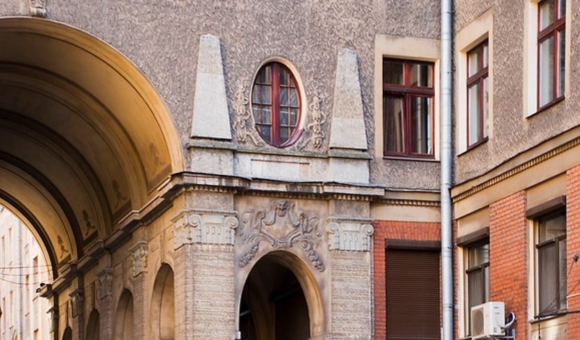 Толстовский дом и соседние дворы – фото №1 – Фотобанк Лори/ Александр Щепин Толстовский дом и соседние дворы – Пешеходные экскурсии