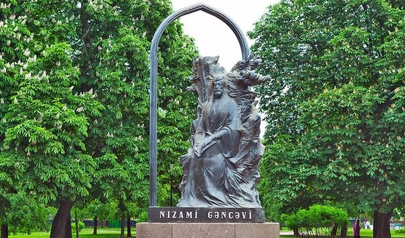 Памятник Низами – автобусные обзорные от 1200 рублей Памятник Низами – автобусные обзорные от 1200 рублей