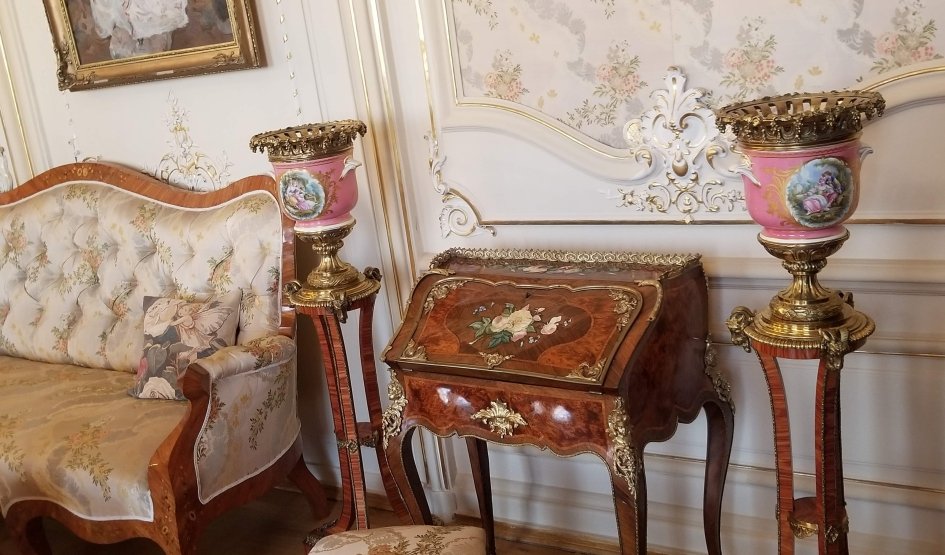 О светских красавицах речь – интерьерные экскурсии для заказных групп от 720 рублей