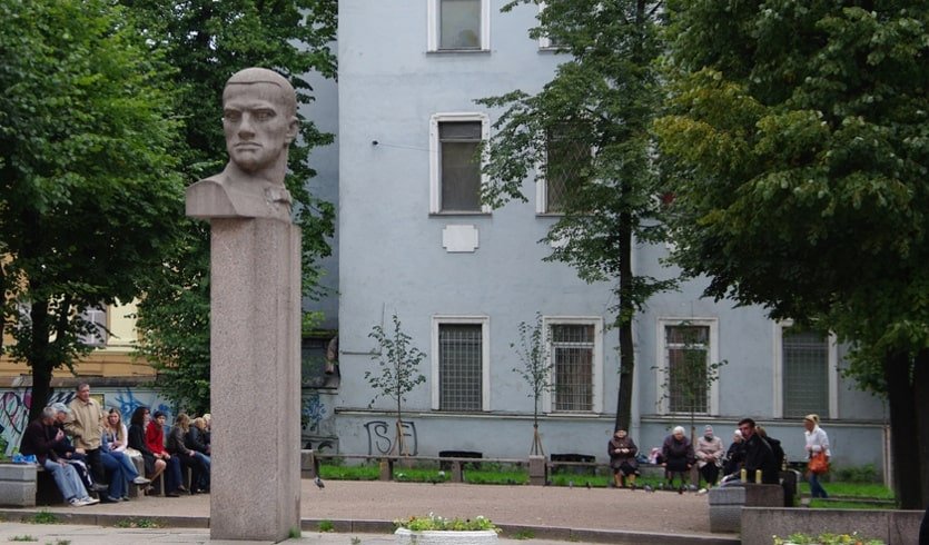 «Я сам расскажу о времени и о себе». С Маяковским по Петербургу (для заказных групп) – пешеходные экскурсии для заказных групп от 290 рублей