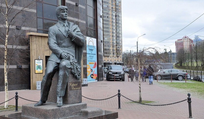 Памятник Сергею Есенину на улице Сергея Есенина в Санкт-Петербурге — Экскурсии для школьников в Санкт-Петербурге от 160 рублей