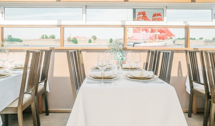 Вид из окон – аренда теплохода в СПб от 13000 рублей