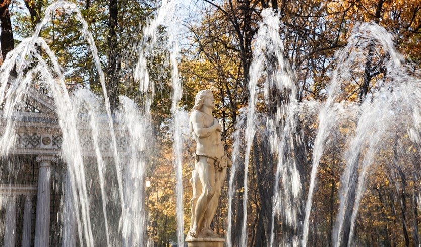 VIP-экскурсия в Петергоф на катере – Индивидуальные (VIP) экскурсии и туры в Санкт-Петербурге от 42700 руб.