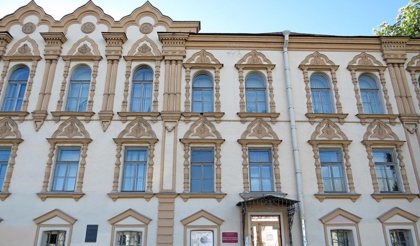 Здание библиотеки им. В. В. Маяковского на набережной реки Фонтанки, д. 44 – музеи и общественные учреждения от 650 рублей