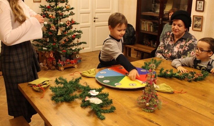 Музейное занятие – новогодние программы для школьных групп от 360 рублей