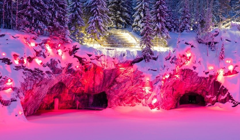 Подсветка Мраморного каньона — туры в Карелию от 10950 рублей. Подсветка Мраморного каньона — туры в Карелию от 10950 рублей.