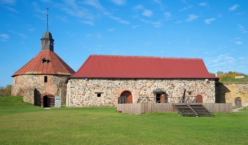 Здание Старого арсенала – туры в Карелию