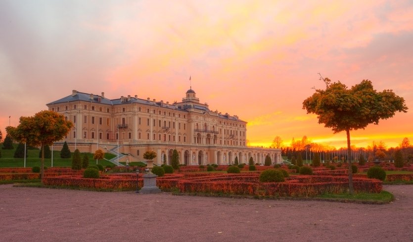 «Как Феникс из пепла: славное прошлое Константиновской резиденции» с дегустацией вин – загородные экскурсии от 1200 рублей